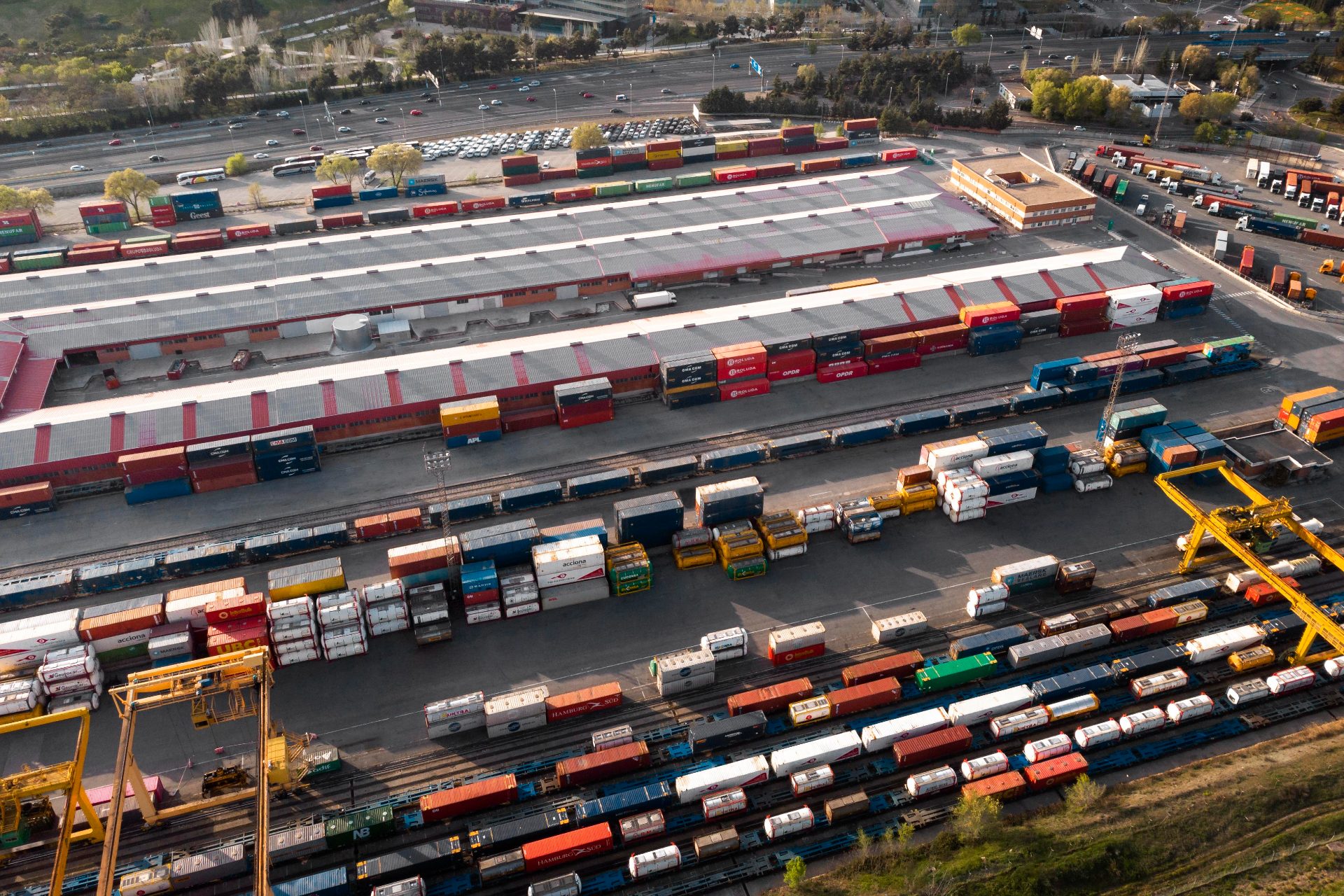 5 Ways to Reduce Air Freight Costs Without Sacrificing Speed
